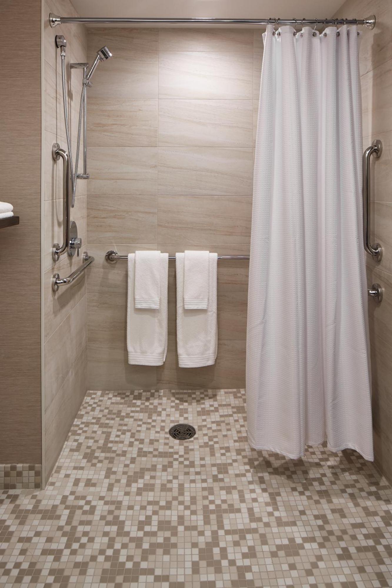 The Del Monte Lodge Renaissance Rochester Hotel & Spa Екстер'єр фото