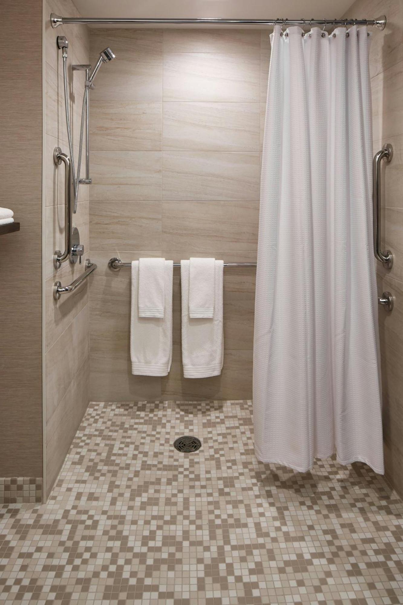 The Del Monte Lodge Renaissance Rochester Hotel & Spa Екстер'єр фото