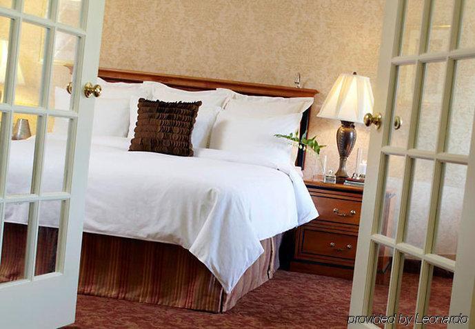 The Del Monte Lodge Renaissance Rochester Hotel & Spa Номер фото
